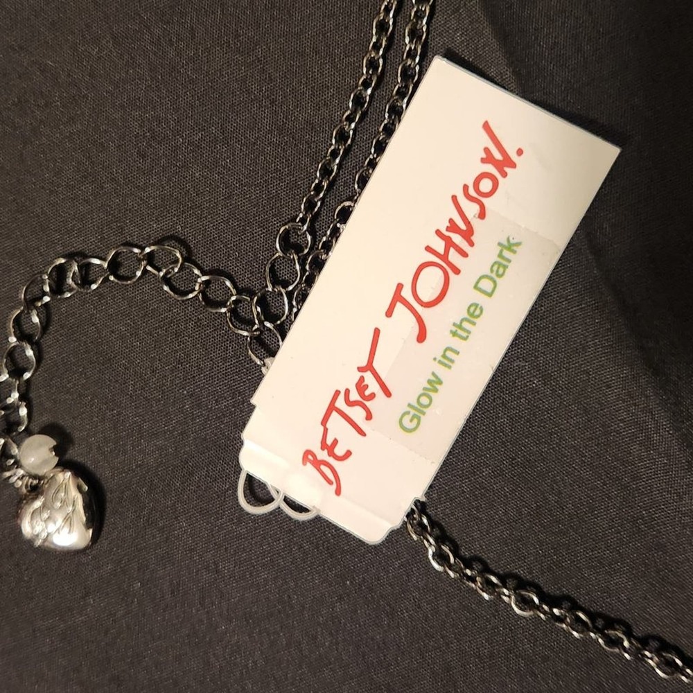 NWT BETSEY JOHNSON Gunmetal Glow-in-the-Dark Spider Web Pendant Necklace - Picture 6 of 6